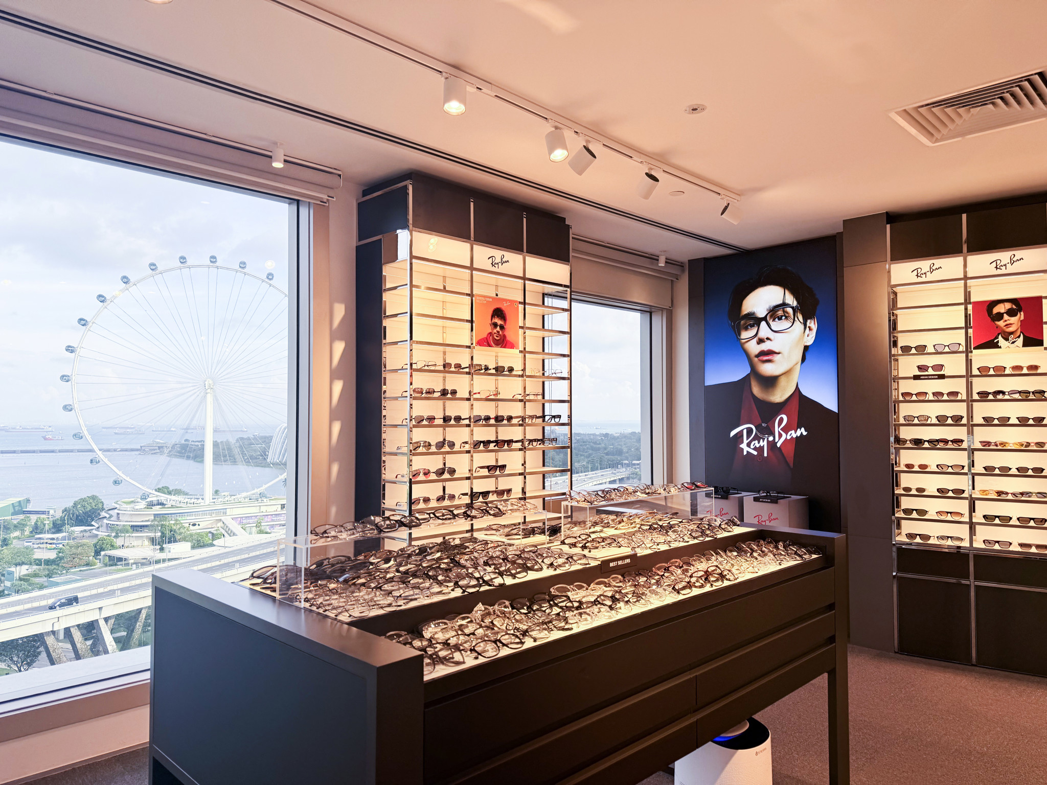 Mắt Kính Shady Tham Dự Sự Kiện Ra Mắt Sản Phẩm Mới Của Tập Đoàn EssilorLuxottica Tại Singapore