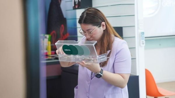 Tròng kính đổi màu Transitions GEN S: Đánh giá từ người dùng