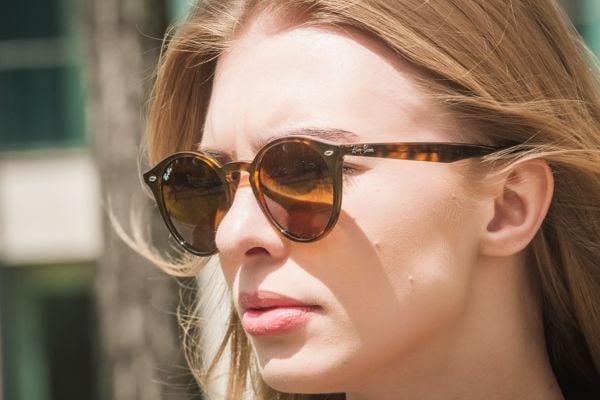 kính râm đi biển