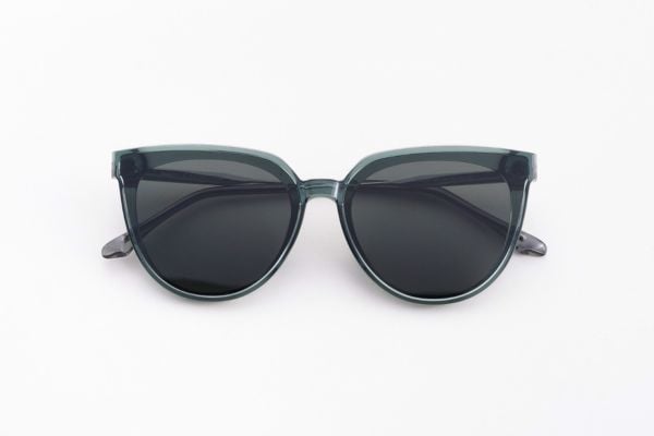 kính đi biển nữ