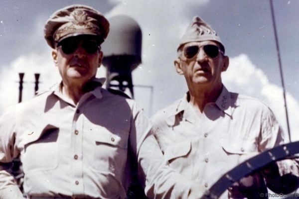 kính rayban của nước nào