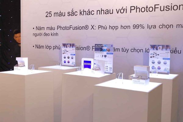 SỰ KIỆN RA MẮT TRÒNG KÍNH ĐỔI MÀU THẾ HỆ MỚI PHOTOFUSION X CỦA ZEISS