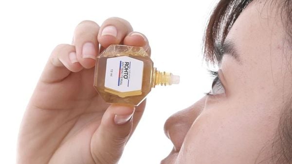 thuốc nhỏ mắt cho người già
