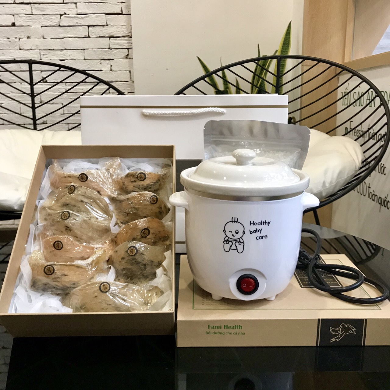 Cách nấu cháo tổ yến sào cho bé ăn dặm