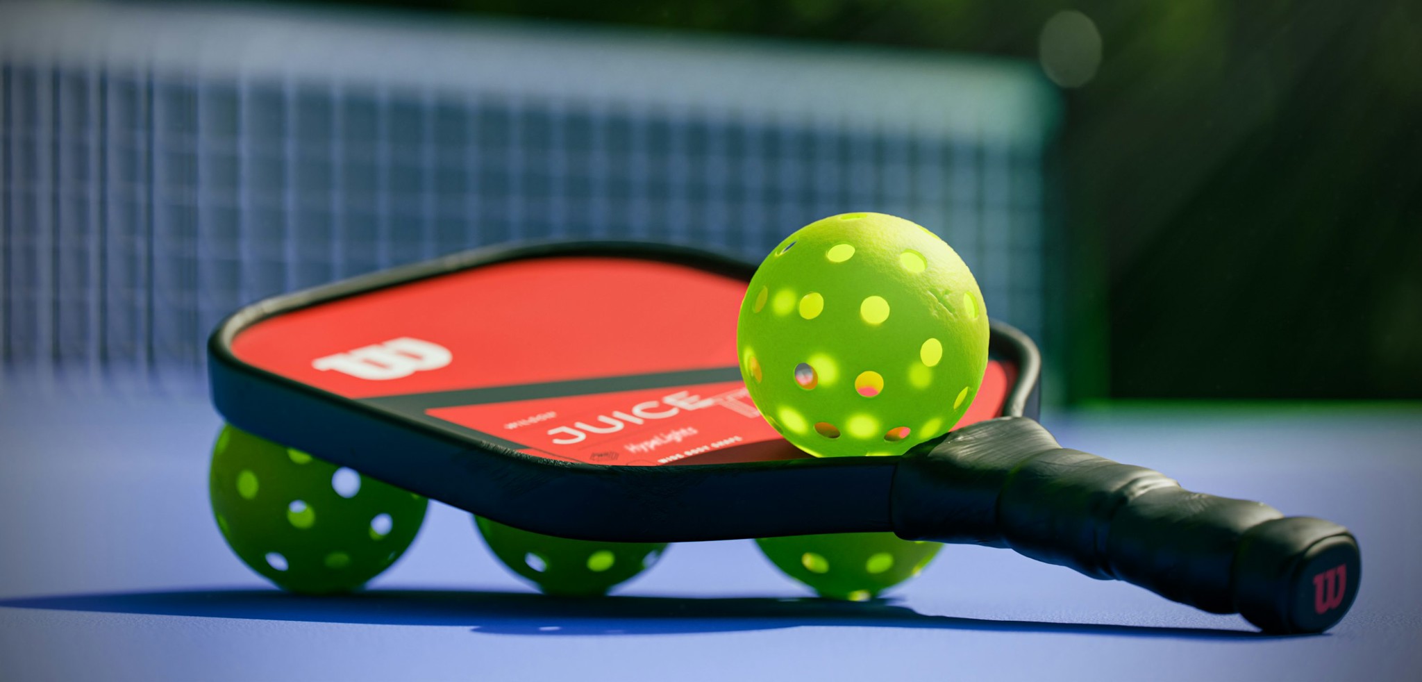 PICKLEBALL LÀ GÌ? LUẬT CHƠI VÀ KỸ THUẬT CƠ BẢN BẠN CẦN NẮM