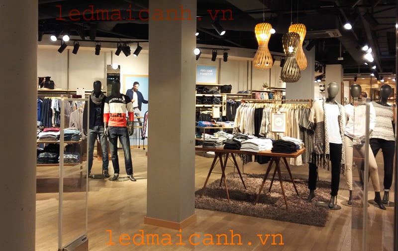 các loại đèn lắp shop quần áo