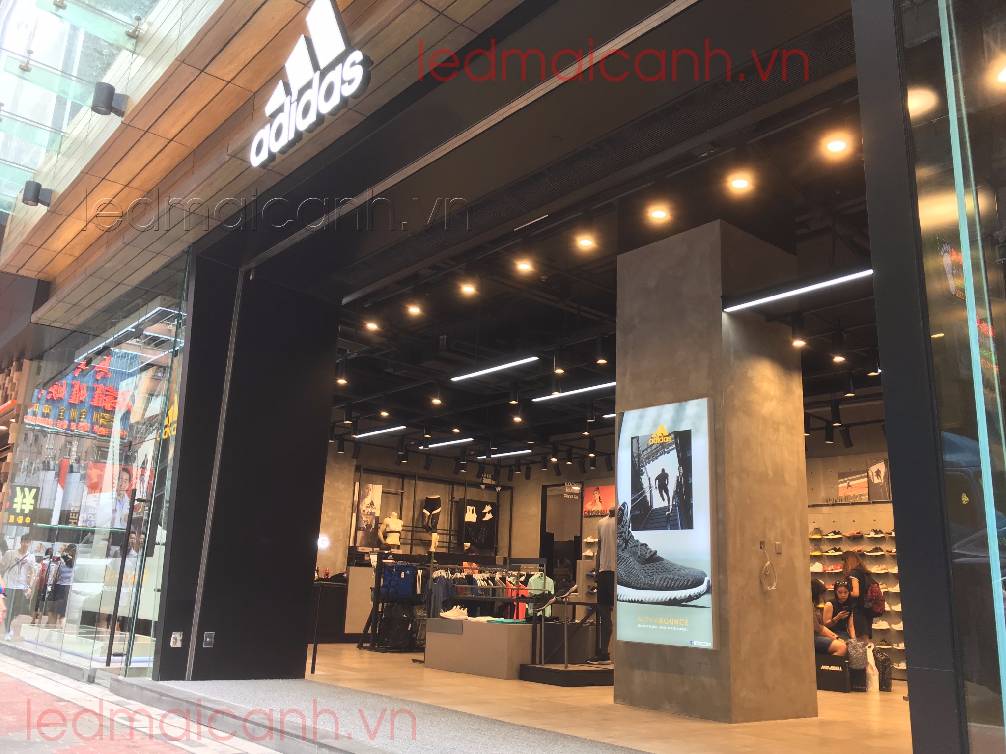 đèn cho shop quần áo