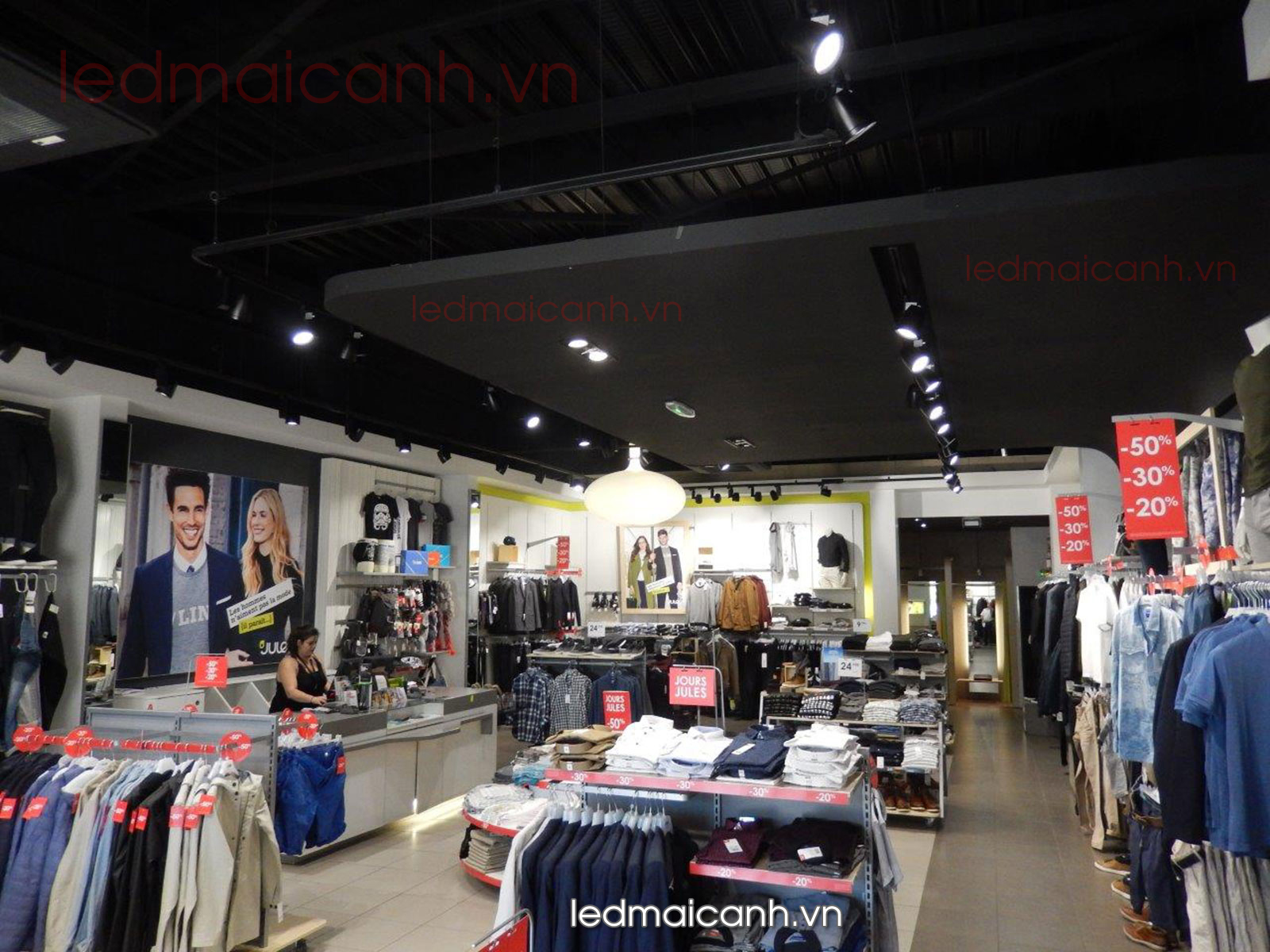 đèn dùng cho shop quần áo thời trang