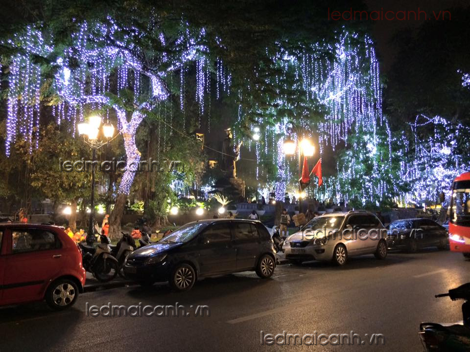 đèn trang trí cây ngoài trời cho quán cafe