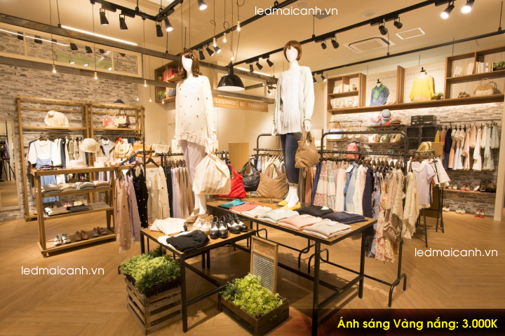 đèn trang trí chiếu sáng shop quần áo thời trang