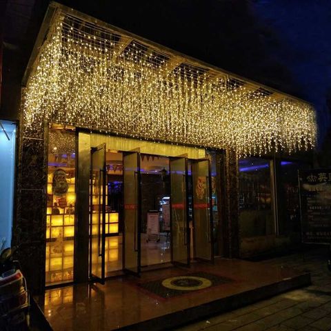 dây đèn thả rủ làm giàn sáng