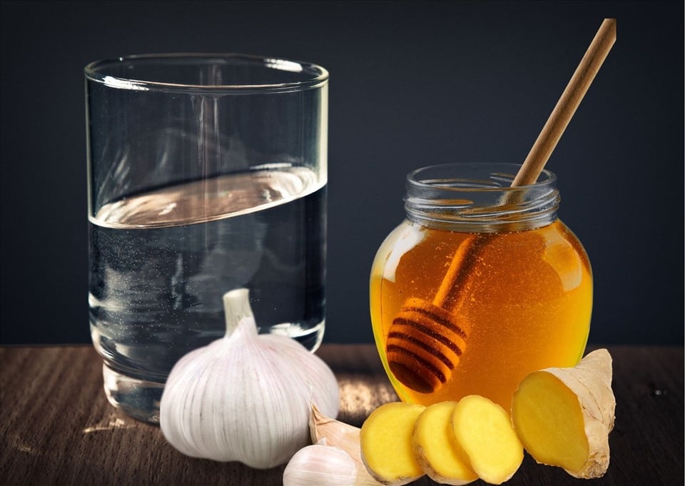 CÁCH TRỊ HO BẰNG TỎI GỪNG VÀ MẬT ONG