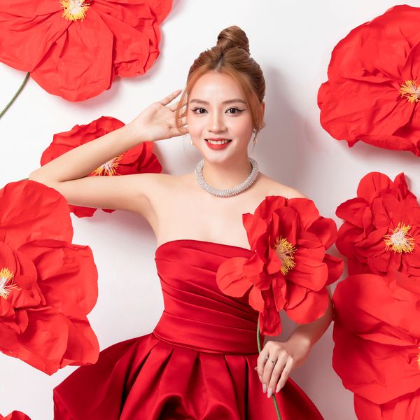 NÀNG XINH LUNG LINH ĐÓN MÙA LỄ HỘI BÍ QUYẾT CÓ TẤT CẢ TỪ CADAC PROFESSIONAL