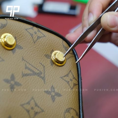 Dán PPF cho túi Louis Vuitton: Giữ bền khóa túi, chống trầy hiệu quả