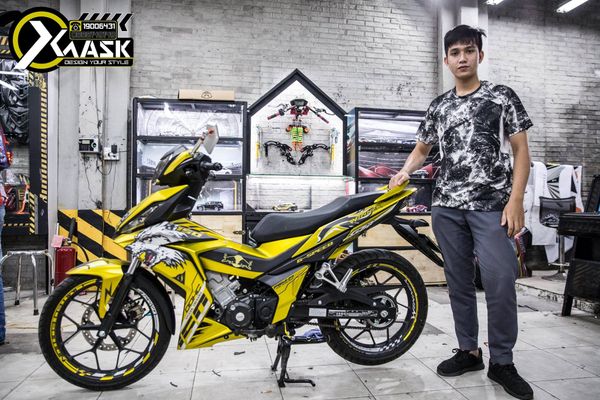 Tem Winner 150 Chrome Xước Vàng Mẫu Sói Trắng