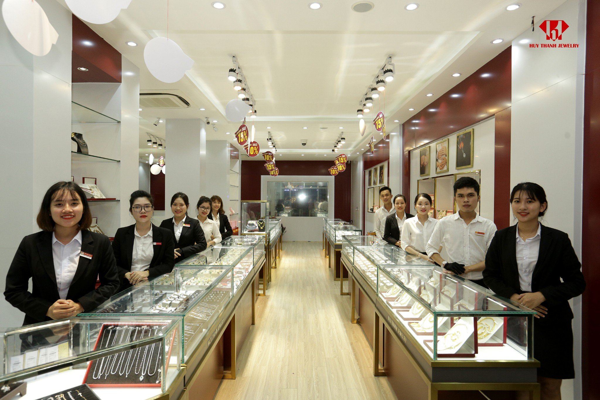 Huy Thanh Jewelry đồng loạt khai trương 2 showroom tại Huế và Đà Nẵng