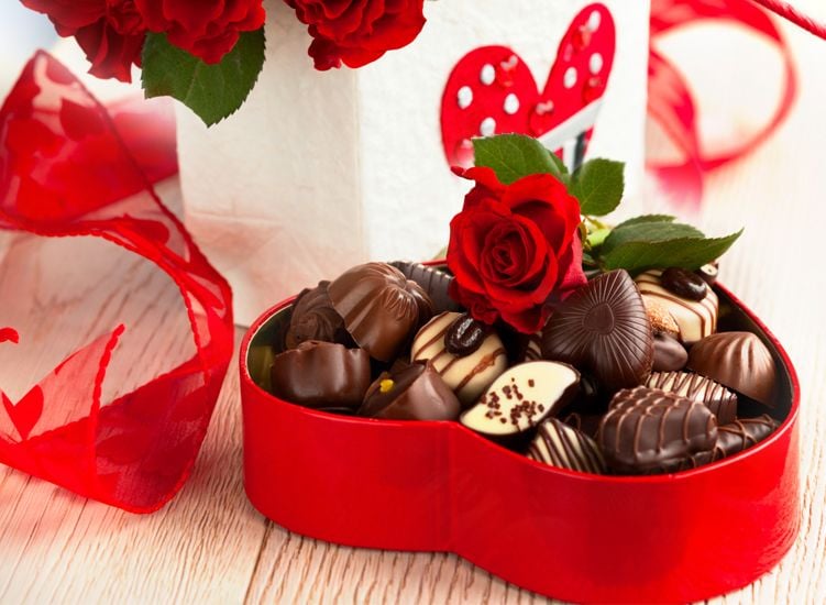 vì sao người ta thường tặng hoa hồng và socola vào ngày valentine