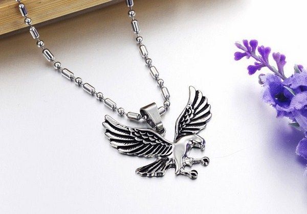 Sành điệu hơn với mặt dây chuyền nam độc lạ