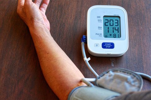 9 yếu tố có nguy cơ hàng đầu của huyết áp cao