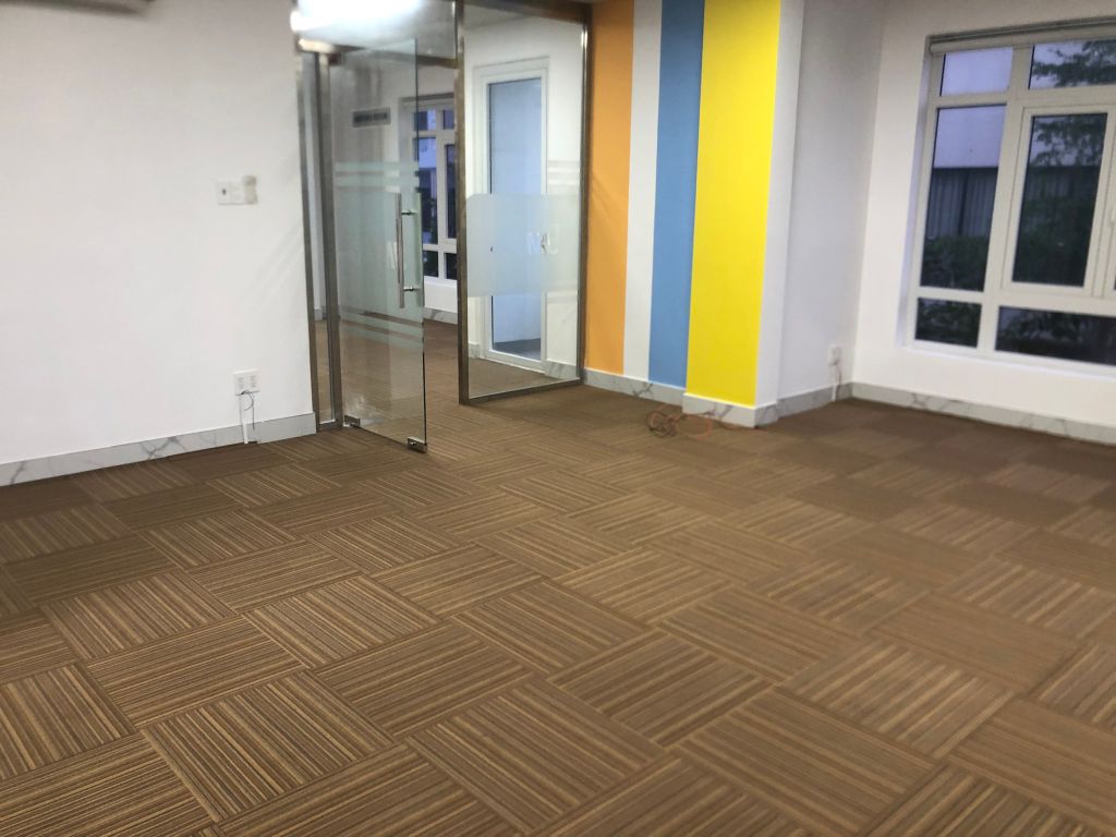 Ưu điểm của thảm gạch so với thảm cuộn