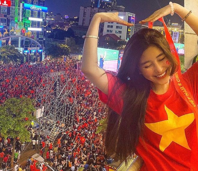 Mọi người mặc gì khi đi bão nhân ngày Việt Nam chiến thắng ?