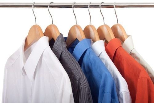 nên chọn móc áo có chiều dài bằng với vai áo giúp tránh được vết lõm xuất hiện trên vai áo
