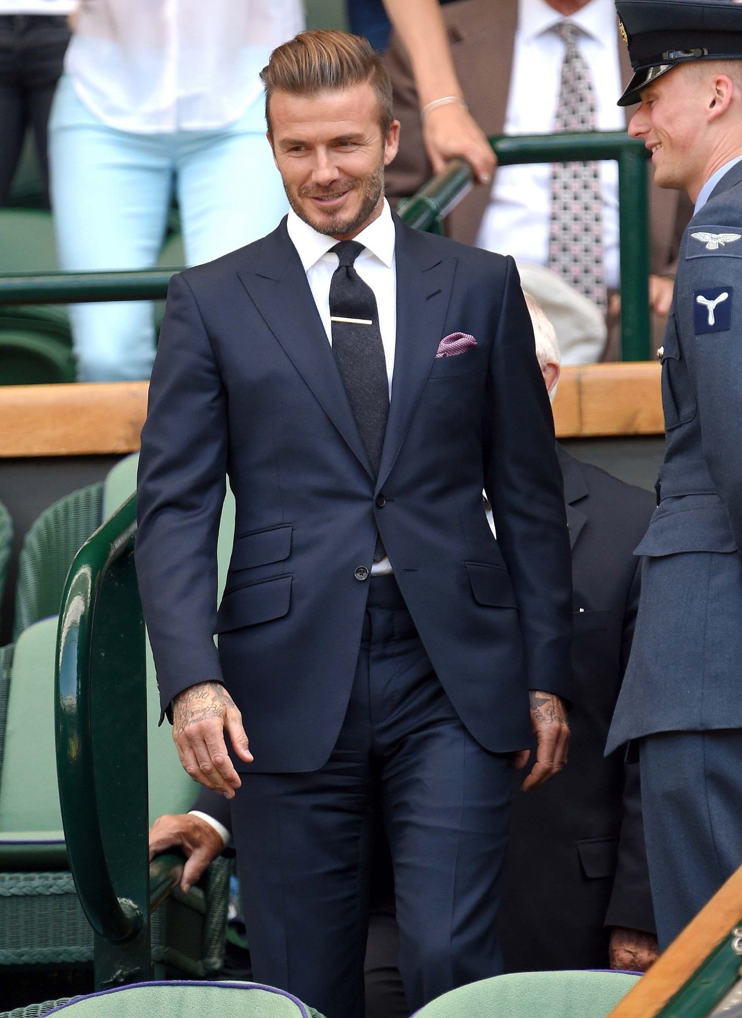 Muốn chị em ngả nghiêng, hãy mặc như David Beckham 10