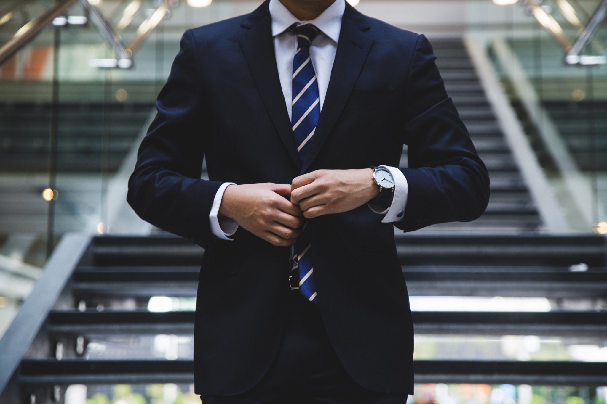Vì sao đàn ông thành công thường mặc áo vest? – Phan Nguyễn