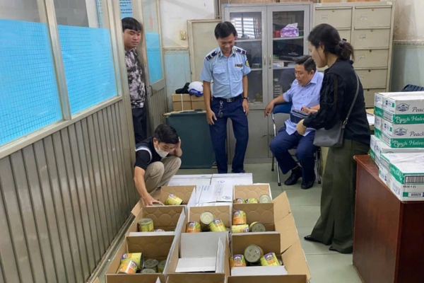 Cơ quan chức năng làm gì khi thực phẩm bẩn diễn biến phức tạp?