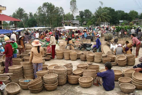 Chợ tre ăm ắp hồn quê