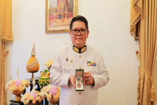 Ông Montri Suwanposri nhận Huân chương cao quý từ Hoàng gia Thái Lan