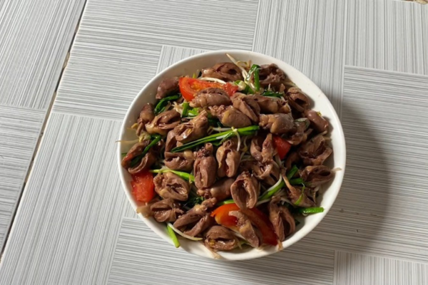 Cách làm tim gà xào giá hẹ mềm ngon không hôi