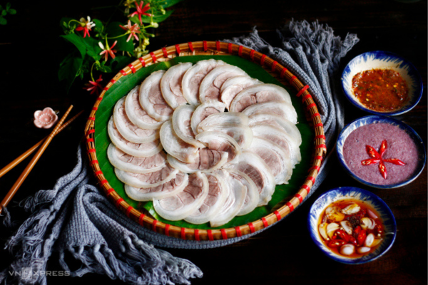 Có nên chần thịt lợn trước khi nấu?