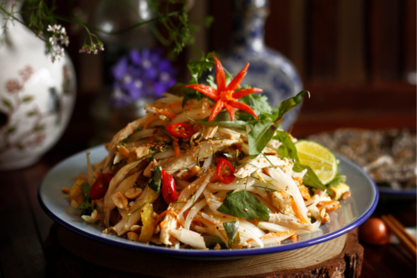 Cách làm gà bóp hành răm kiểu miền Trung