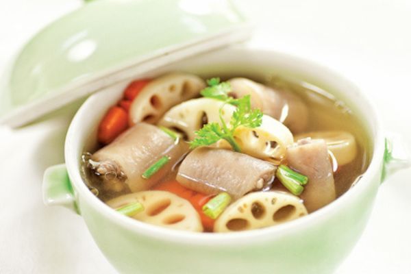 Cách nấu canh móng giò heo với củ sen