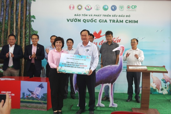 Sôi động hoạt động tuyên truyền về bảo tồn và phát triển sếu đầu đỏ tại Vườn Quốc gia Tràm Chim