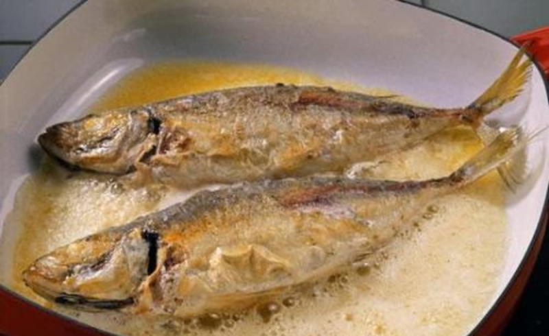 Mẹo chiên đồ ăn để dầu không bị bắn ra ngoài ít ai biết
