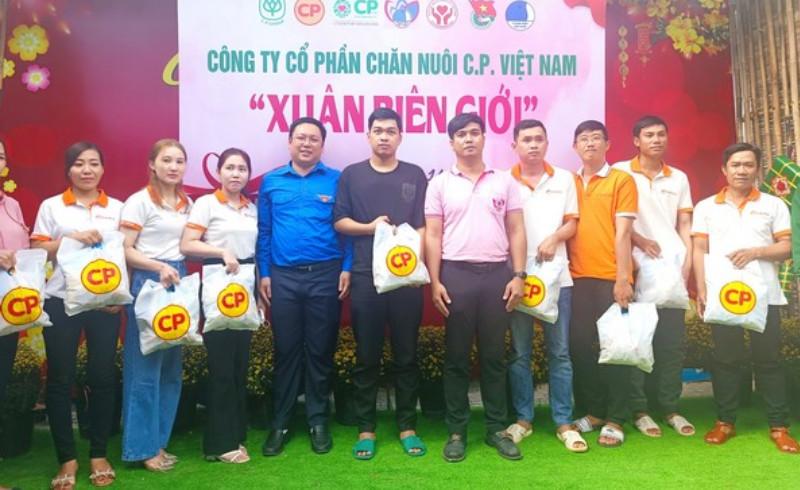 Cà Mau: Xuân yêu thương - Tết sẻ chia với thiêu nhi có hoàn cảnh khó khăn