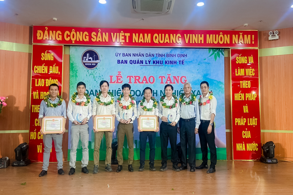 C.P.Việt Nam chi nhánh tại Bình Định nhận giải thưởng doanh nghiệp xanh 2022 - 2023