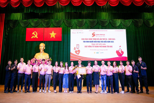 Hành trình Đỏ 2024 tại chặng TP.HCM: Tôn vinh những gương mặt tiêu biểu