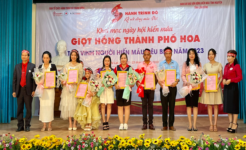 C.P. Việt Nam đồng hành cùng Hành trình đỏ kết nối yêu thương