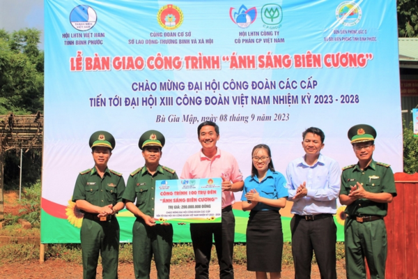 Bàn giao công trình Ánh sáng biên cương năm 2023