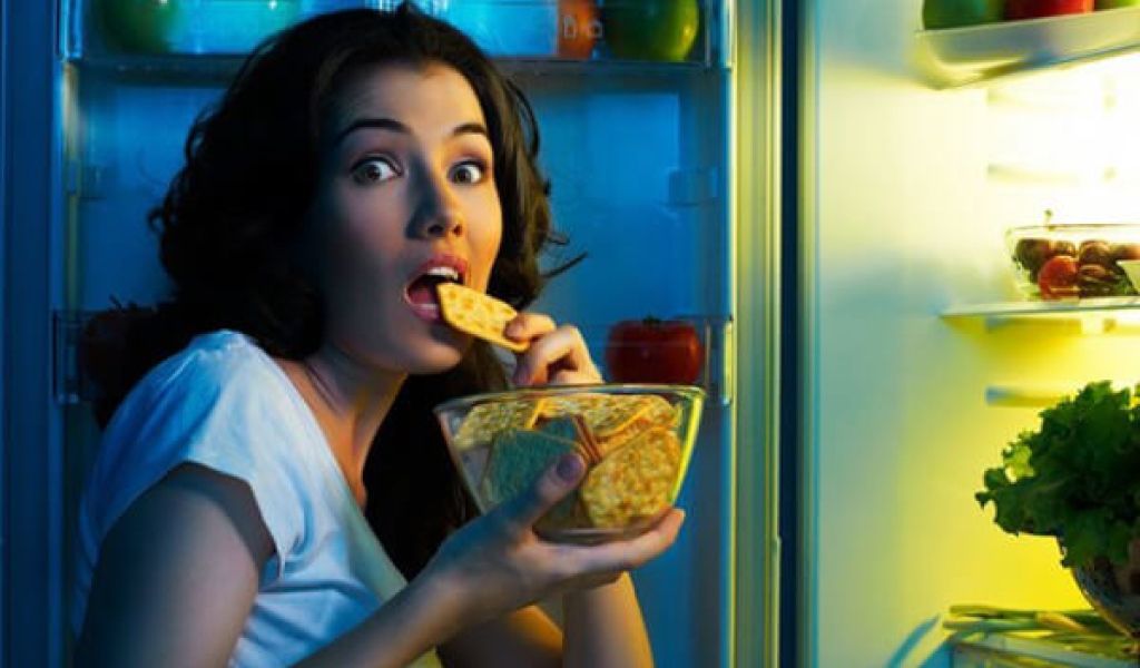 Nên hay không nên ăn đêm? Những lời khuyên bổ ích cho những người thích ăn đêm.