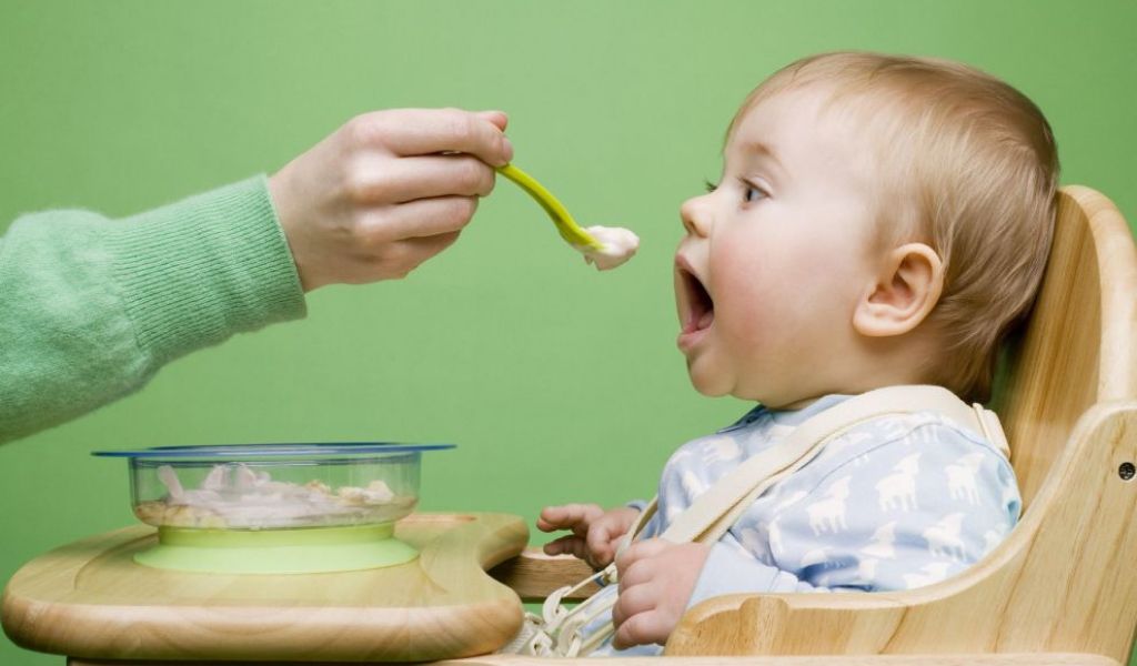 Cho trẻ ăn dặm đúng cách - Tất tần tật những điều cần biết để trẻ phát triển tốt nhất trong giai đoạn ăn dặm