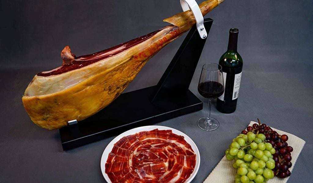 Người Tây Ban Nha tạo ra món đùi heo muối trứ danh nổi tiếng toàn thế giới như thế nào?