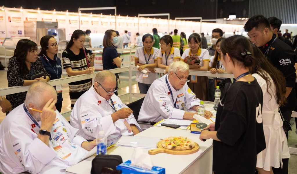 Food & Hotel Vietnam 2024 quy tụ hơn 300 doanh nghiệp từ 27 nước tham gia