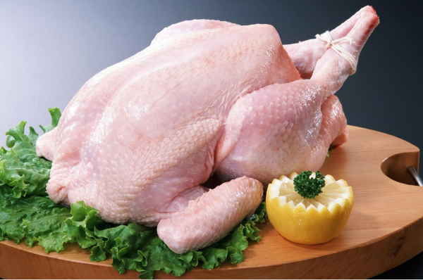 Nghịch lý: Việt Nam vẫn nhập khẩu gần 180.000 tấn thịt gà mặc dù nguồn cung trong nước còn đang dư thừa