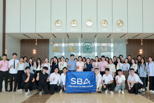 C.P. Việt Nam - Nhà máy chế biến sản phẩm thịt Hà Nội đón tiếp đoàn sinh viên trường Đại học Kinh tế - ĐHQGHN