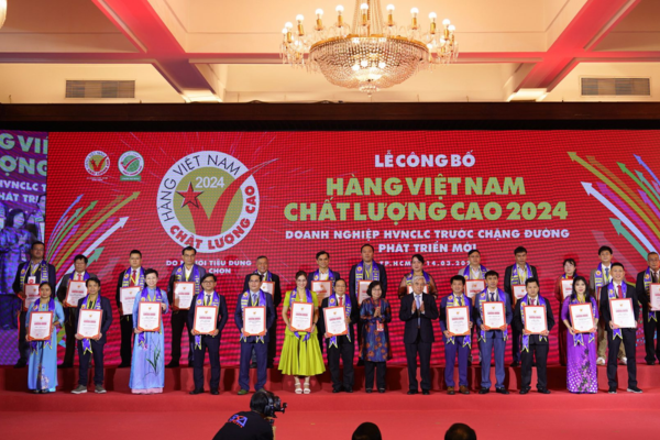 Nhiều doanh nghiệp thức ăn chăn nuôi, thuốc thú y – thủy sản đạt danh hiệu hàng Việt Nam Chất lượng cao