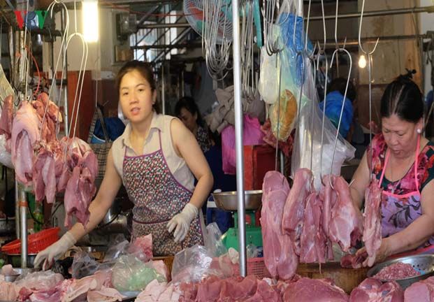 Giá heo hơi ở Đồng Nai giảm mạnh nhưng giá bán lẻ không giảm